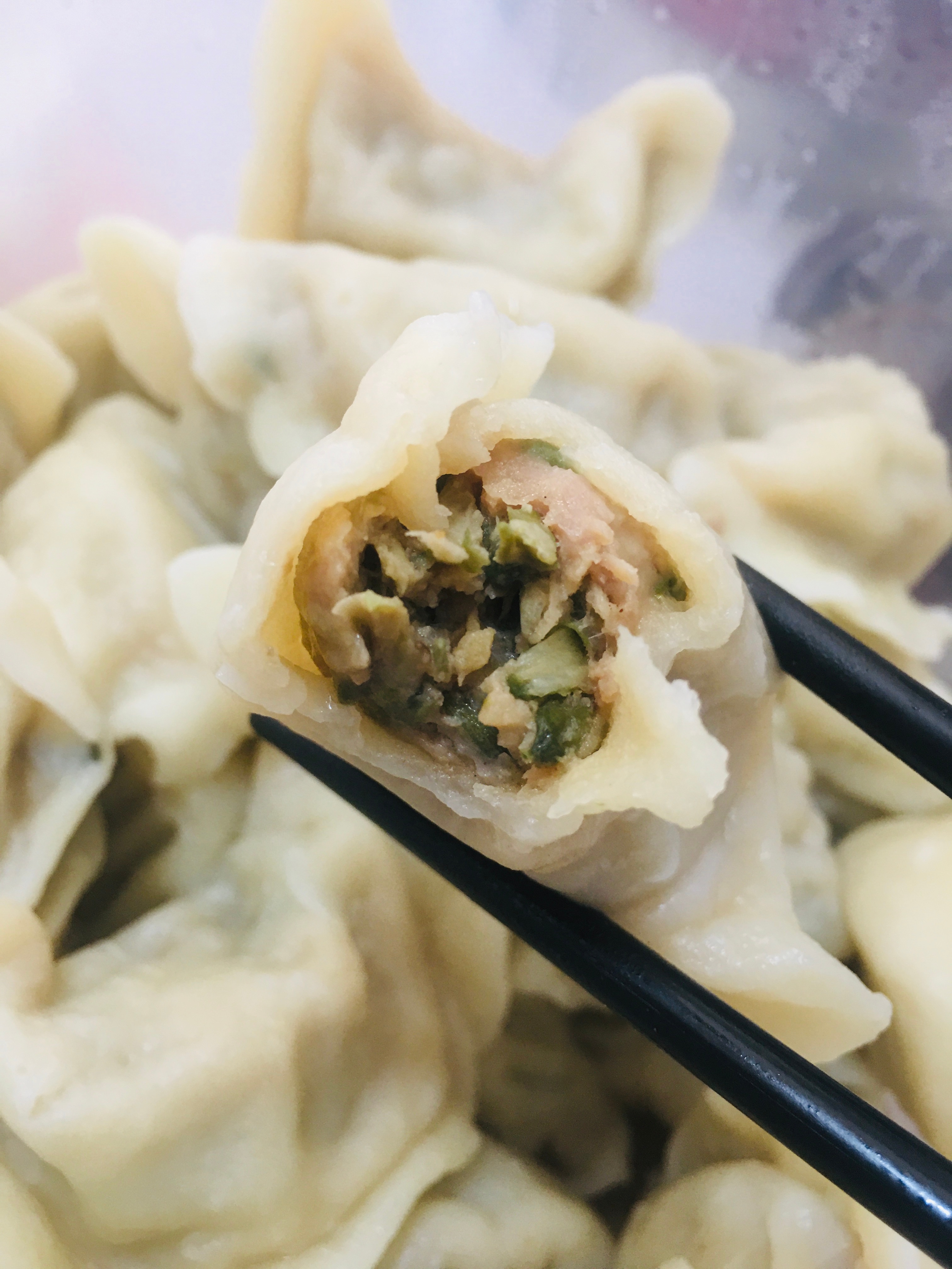 🌾 ♡⃝ ʜᴇʟʟᴏ ◡̈ ❄♡⃝再忙，也要吃饺子🥟猪肉槐花饺子🥟太香了?