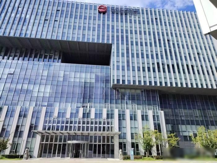 绍兴深夜地铁事故谜团：保洁员遭撞击后赔偿僵持，官方调查组悄然成立

    深夜