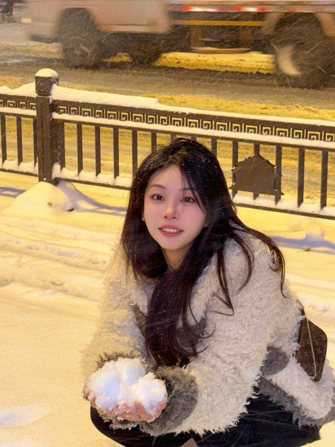 南方人看到大雪无比激动[憧憬][憧憬]  ​​​