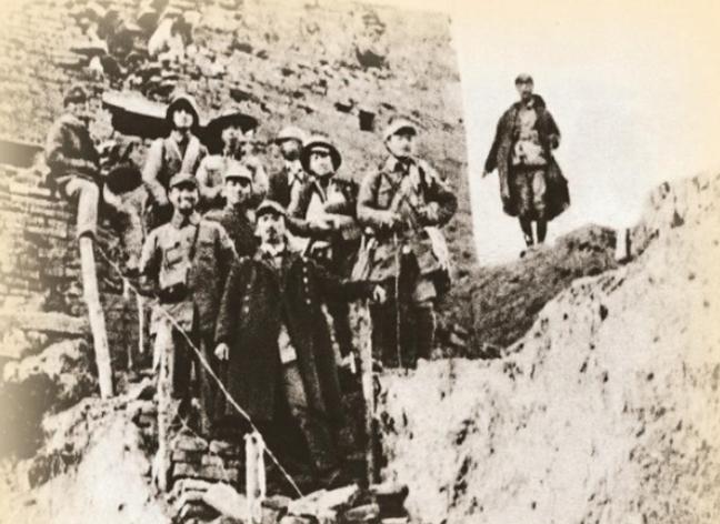 1942年，山西沁源的一个老乡，深夜潜入了日军的马棚，悄悄拉出了一匹战马，不料被