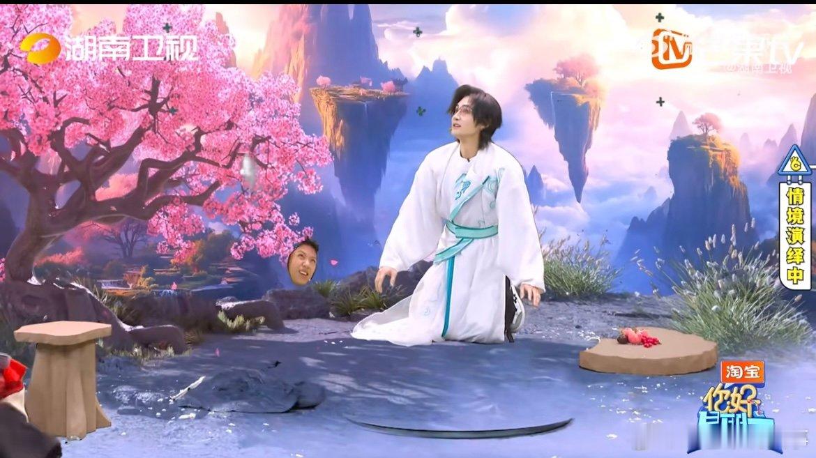 付航干的全是体力活 谁看了不说一句付航辛苦！绿幕挑战里他又喷雪花又推道具，既要配