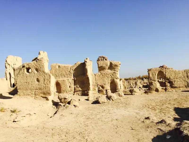 高昌·知行诀
      ——咏行动

词牌解：高昌故城，断壁残垣诉说着曾经的繁