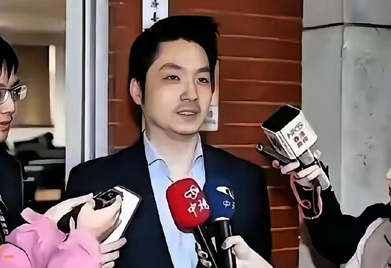 “你连中国人都不认，凭啥张罗把两蒋灵柩迁回大陆？” 记者一句话，蒋万安当场愣住。