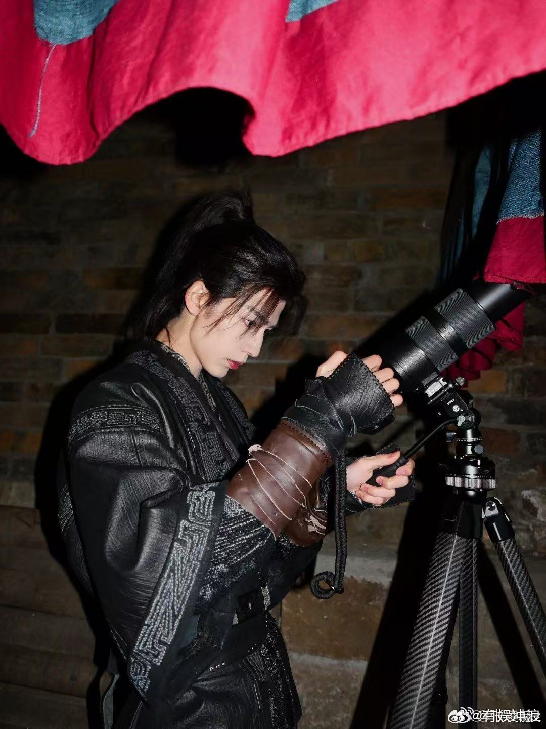 张凌赫摄影师营业张凌赫拍月亮张凌赫拍月亮，摄影师营业，