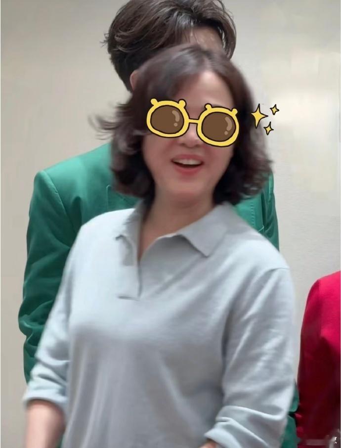 出席活动VIP合照嘉宾是爸爸妈妈，直接变成全家福，关于曾舜晞进入内娱得历程，名副