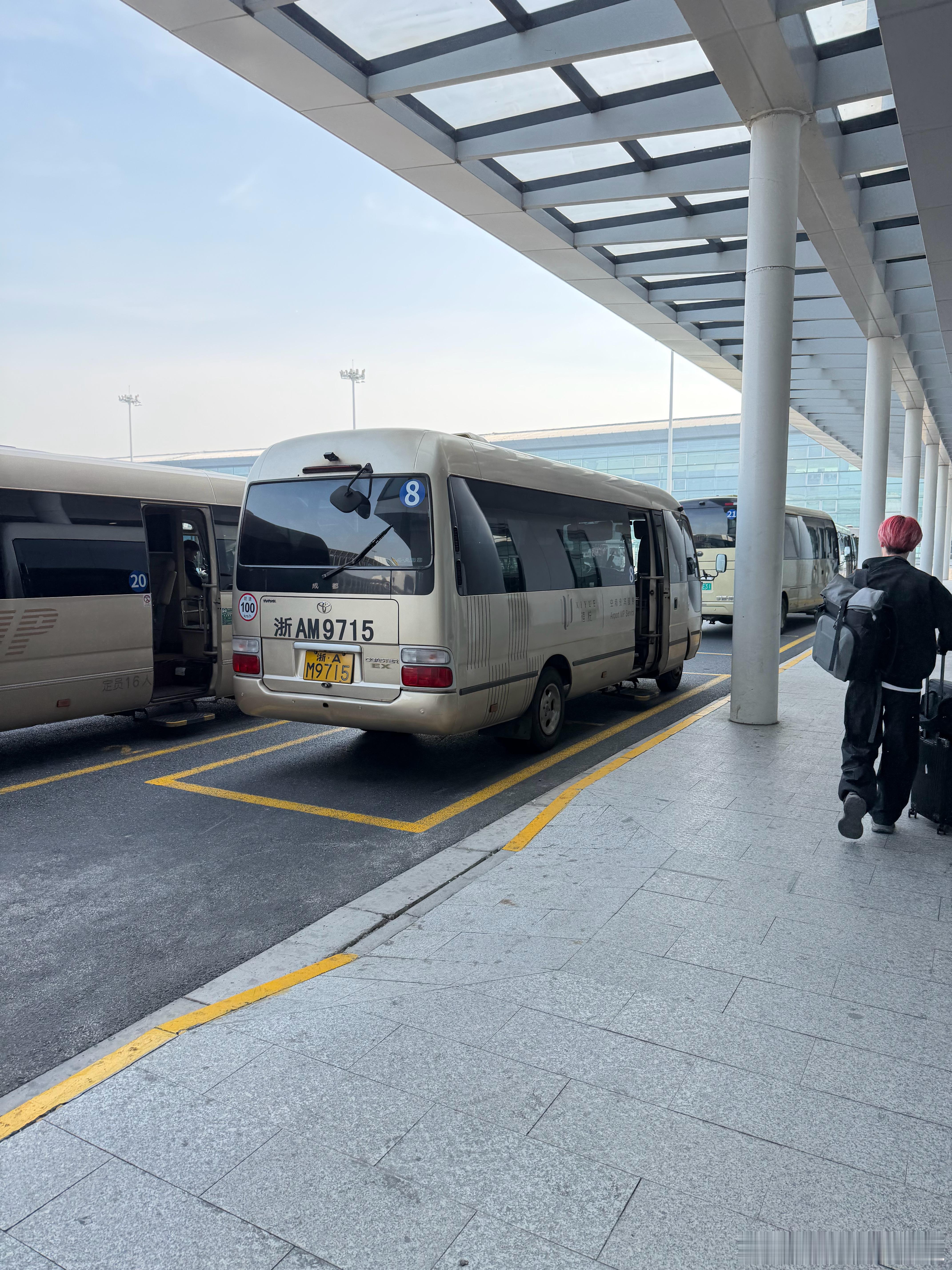 这个月现在27号 我已经飞了7趟北京往返了 这么受的了么 杭州