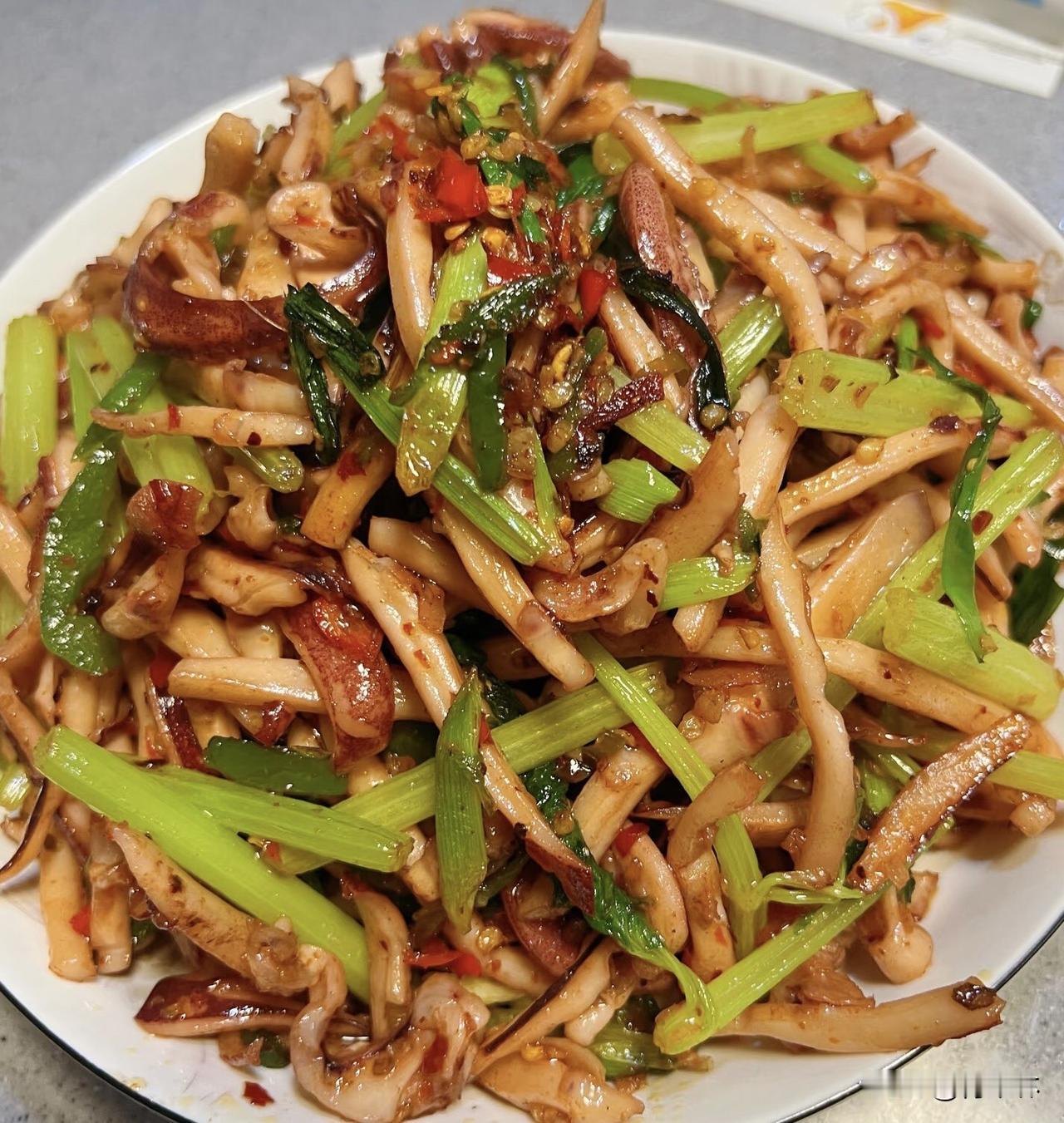 今年春天最想实现的心愿还有个小心愿，想在这个春天学会做几道清爽的春日时令菜！像香