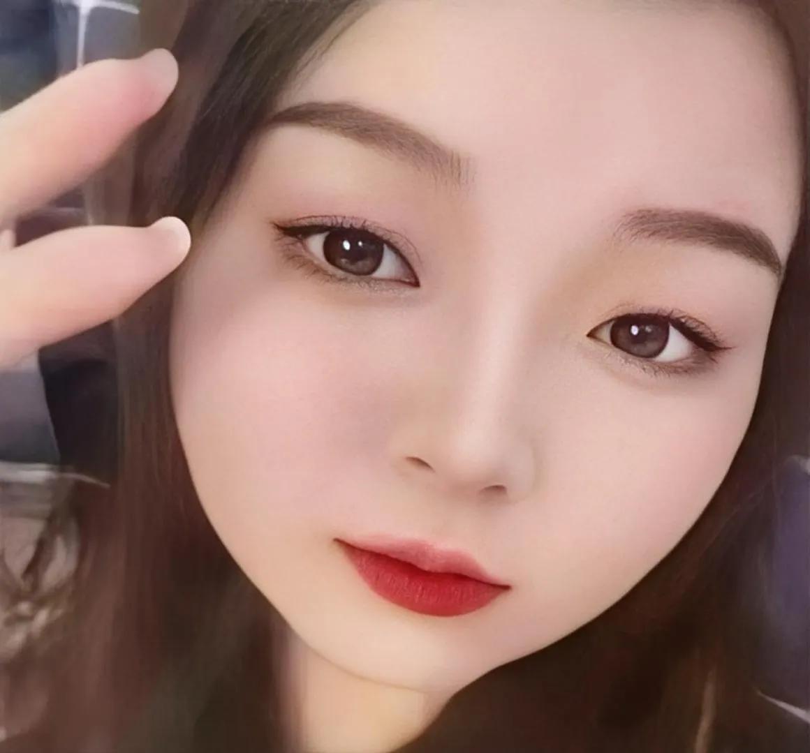 2001 年出生的文桃桃，甘肃陇南人，年仅 20 出头的年纪，却把恶毒刻进了骨子