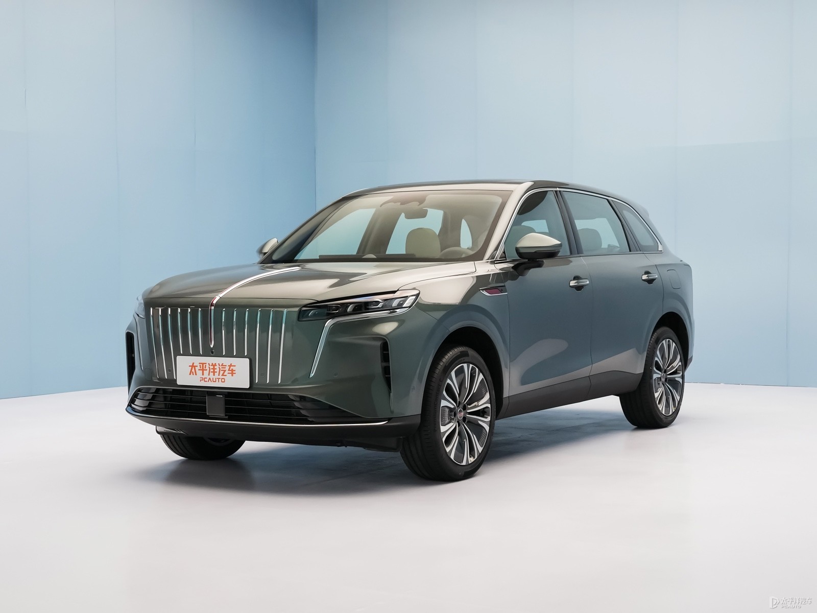 红旗HS6 PHEV开启预售 综合续航1650km