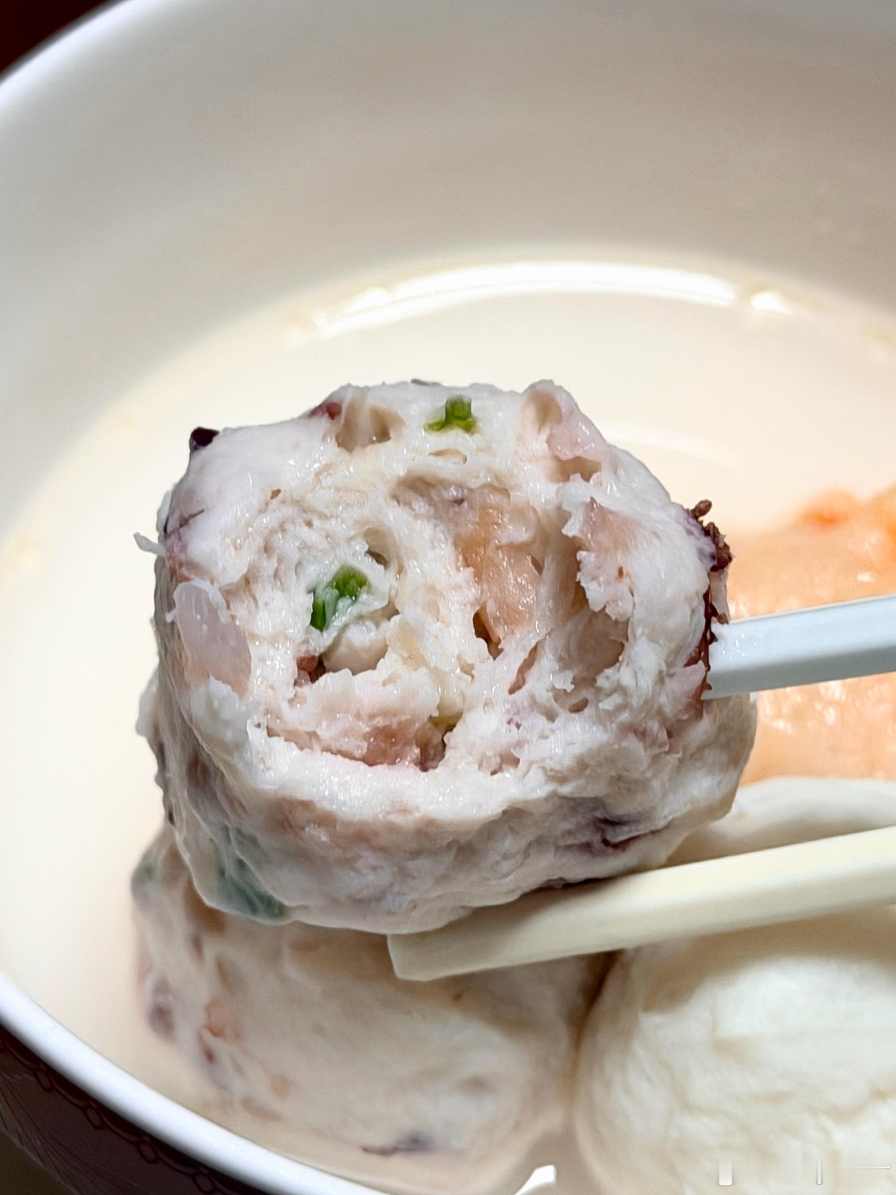 鱼丸公主那里买的章鱼丸，好吃诶！ ​​​