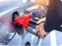 等了大半年，油价终于降了！今晚24时国内油价迎来今年首次下调，车主们总算能松口气