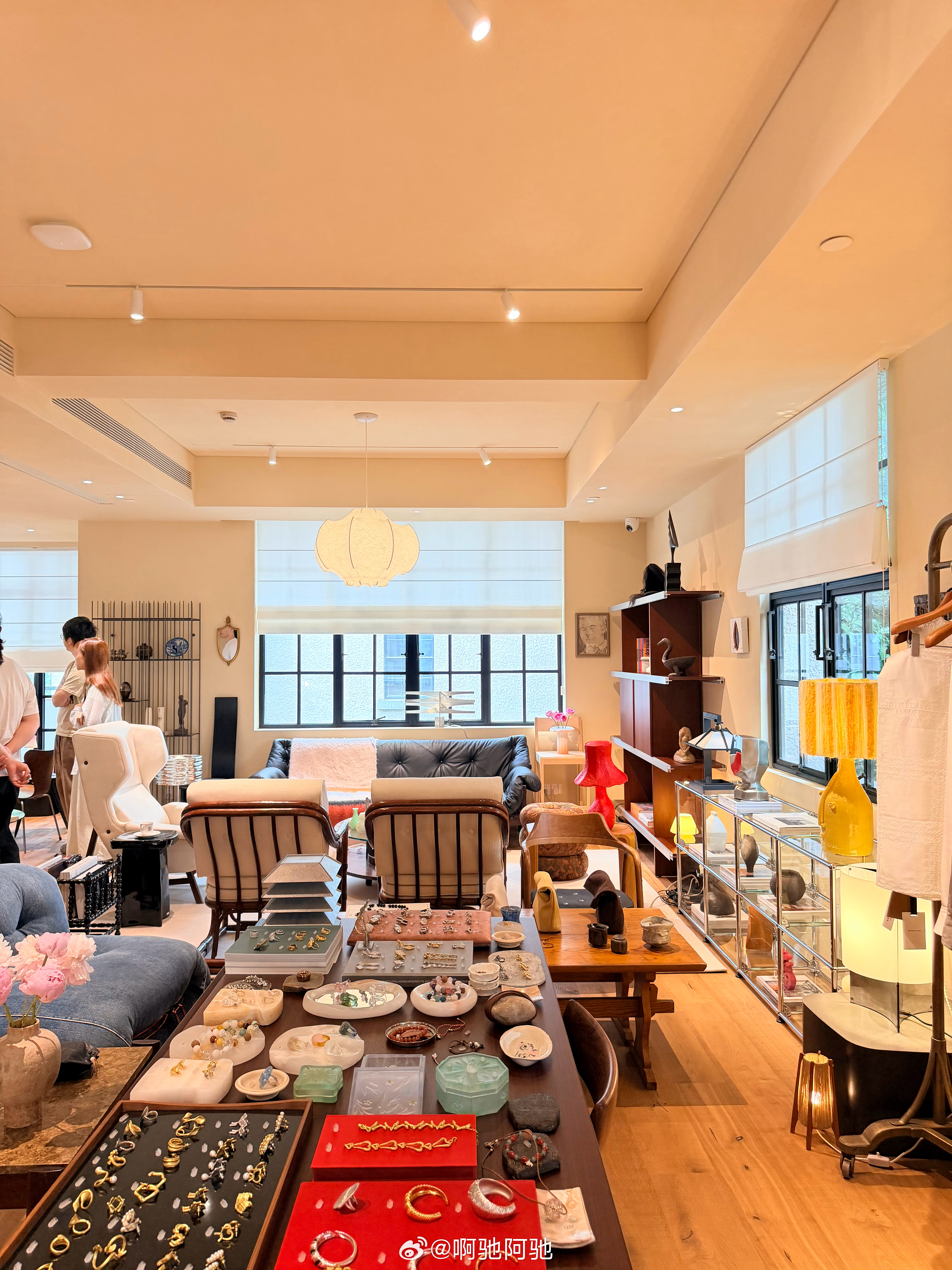 终于打卡了上海审美超绝的中古风家居店Veenue Gallery🪑🏡一栋三层
