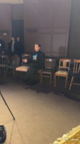 别睡了难得陈伟霆直播hello时装周 陈伟霆走秀结束就开直播，简直是粉丝的超级惊