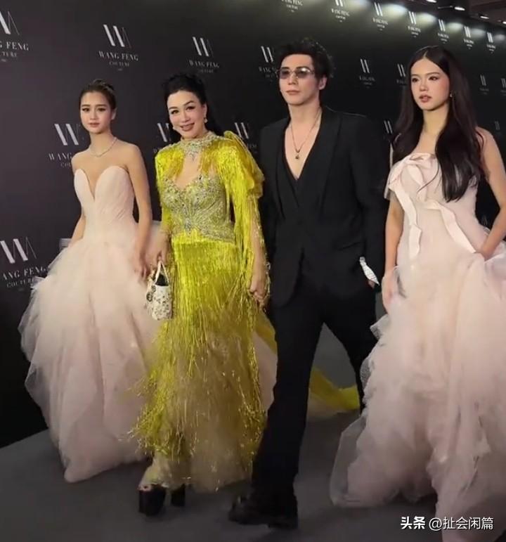 钟丽缇的这两个女儿，真的是星二代里边的佼佼者。
首先颜值上就赢了，真的是清新靓丽