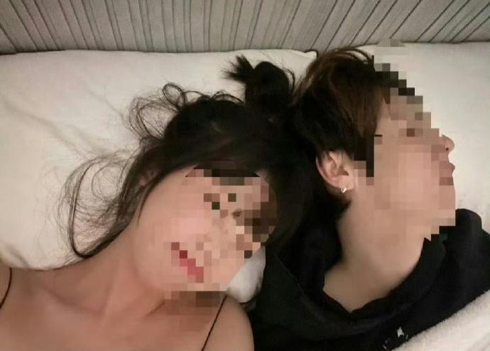 司晓迪爆料“睡遍顶流”顶流遭集体辟谣，涉嫌造谣被追责
 
2026年1月2日深夜