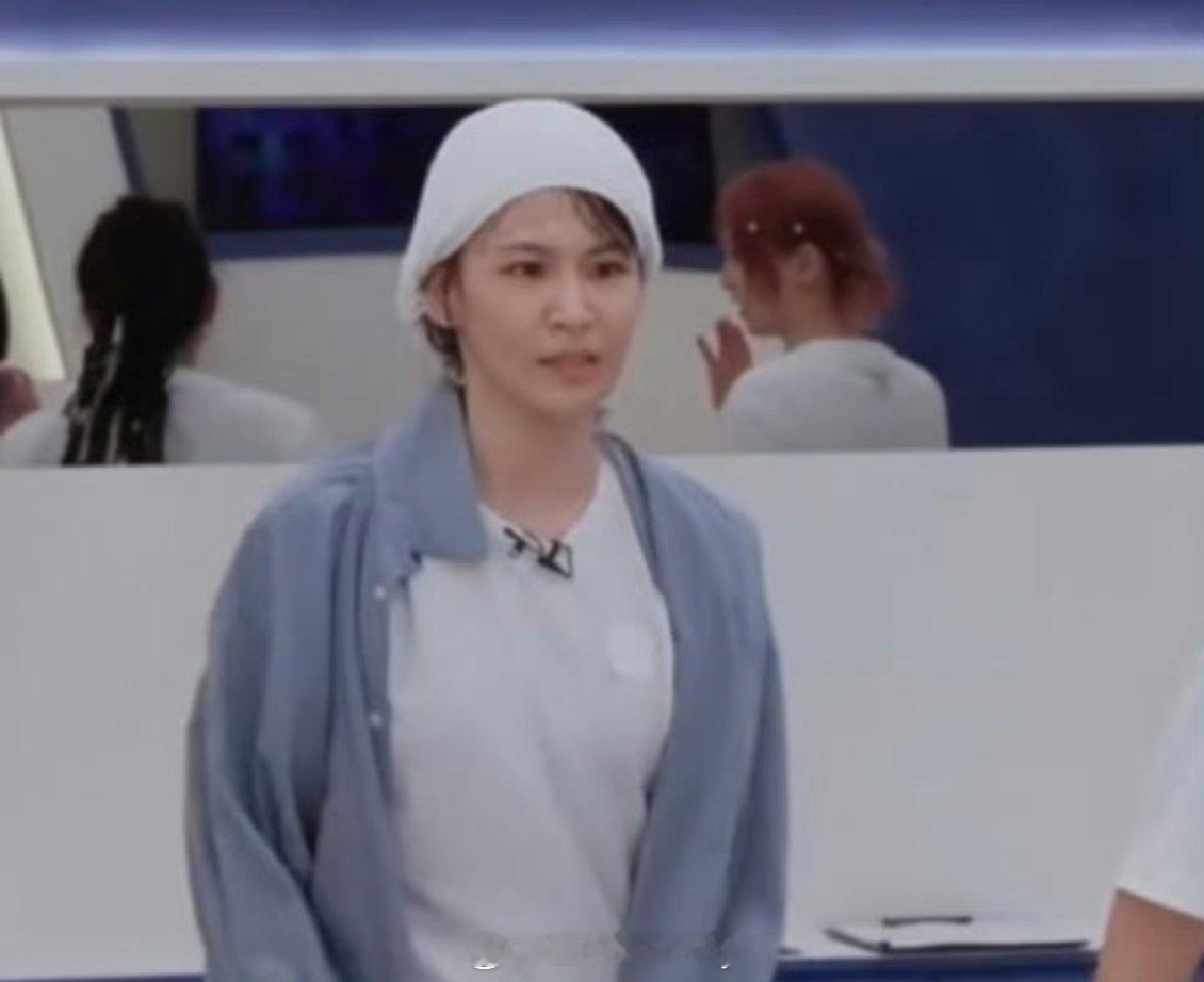 曾沛慈裹头巾曾沛慈造型像斗地主我先抢地主！被曾沛慈这个造型狠狠整乐了 