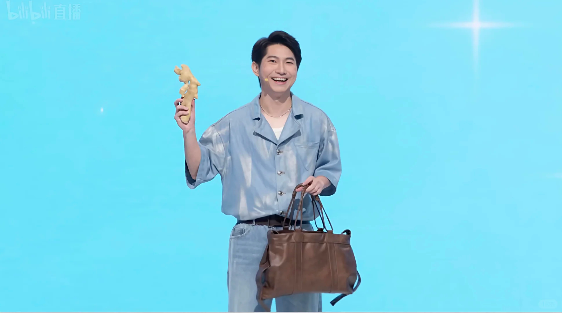谁家发布会还带苹果和生姜啊？OPPO你这谐音梗要扣钱的好嘛。OPPO Reno1