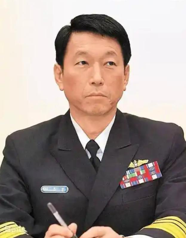 台湾前参谋总长李喜明一席话，让岛内炸锅！他直言解放军不是不敢打，而是时机未到。李