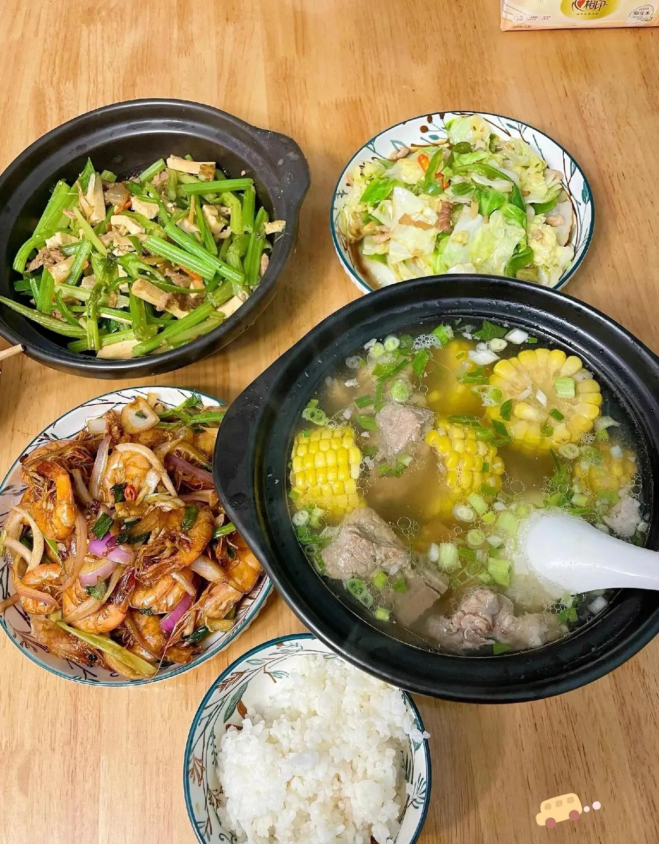 真没法说：一个月给婆婆1000块钱生活费，每天都弄这些素菜。一点荤腥都没有，全家