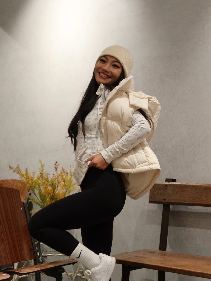 必须要裹紧过冬❄️冬天这个词真的是太浪漫了鹅毛大雪、羊绒帽、热咖啡、白色羽绒服裹