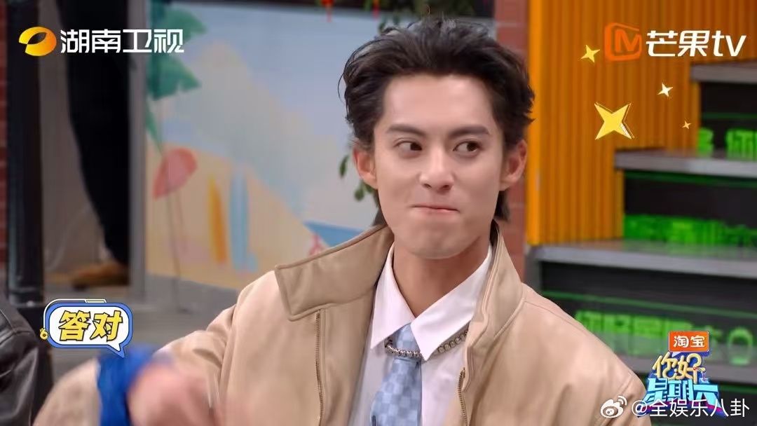 神探团里混进一个“灵魂画手”，破案靠推理，画画靠直觉！这波操作，直接把队友整不会