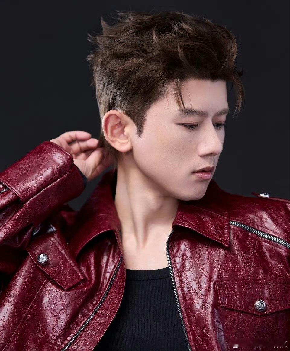 一程长跑，终到终点；一曲高歌，不负遇见✨ 张杰鸟巢收官之夜，把所有美好定格在斗转