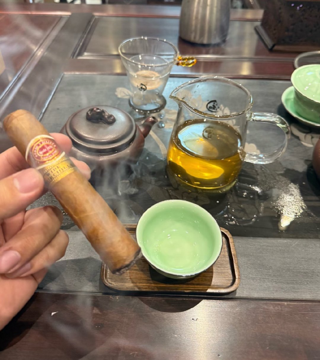 老周已到公司，先复盘一下本周操作，兄弟们有问题私信我汇市金油-周老金价黄金原油