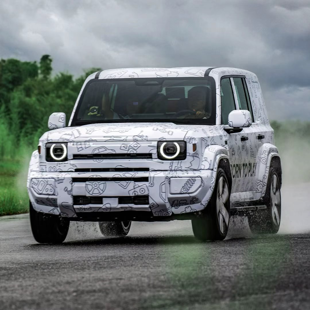 iCAR V27海外正式亮相计划今年四季度国内上市这个外型总觉着似曾相识[并不简