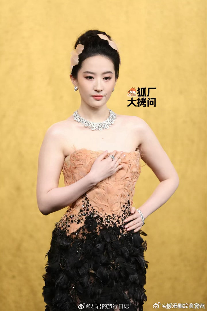刘亦菲带病参加vogue刘亦菲带病支持刘冲时尚博主爆料啦，刘亦菲是因为发烧导致眼