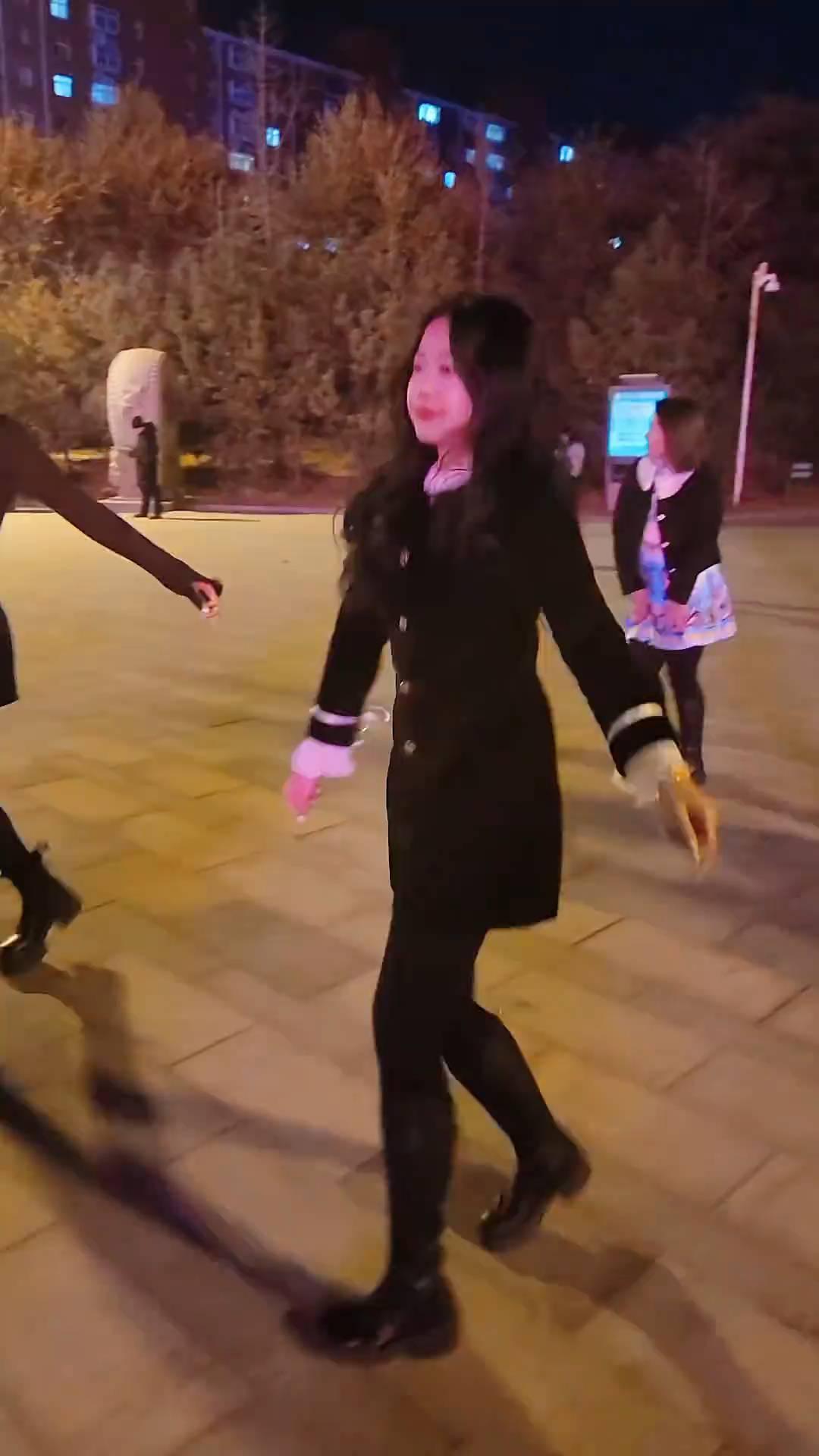 受伤难以来相遇，我心中有梦。