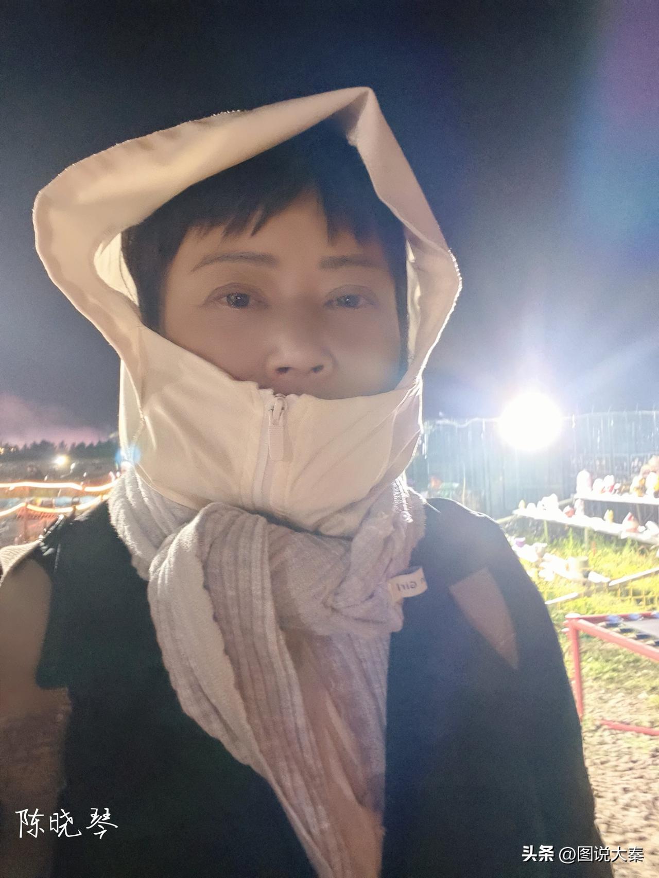 宝子们，乌兰布统之夜，不是一般的冷，是需要穿羽绒服的那种冷，如果要来，记得带衣服