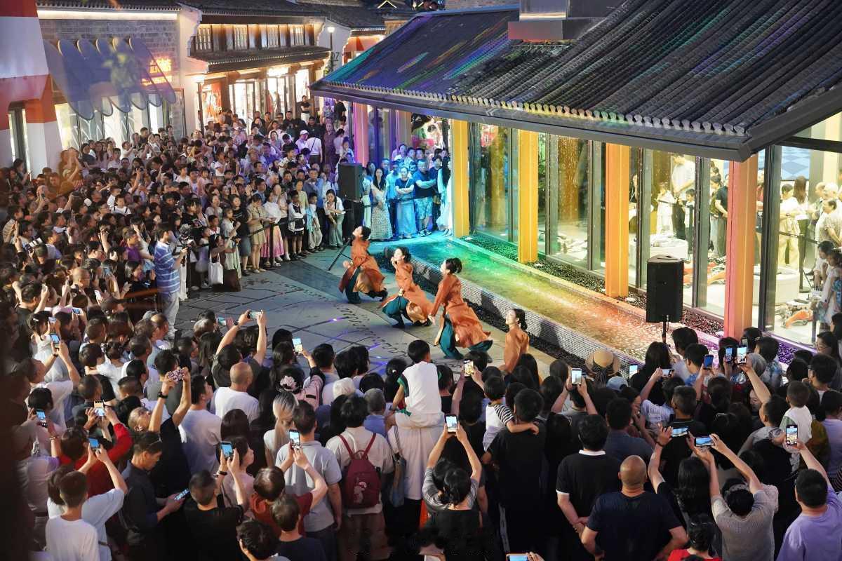宁波培育新大众文艺让平凡创作者发光 第34届书博会上宁波分享新大众文艺发展成果，