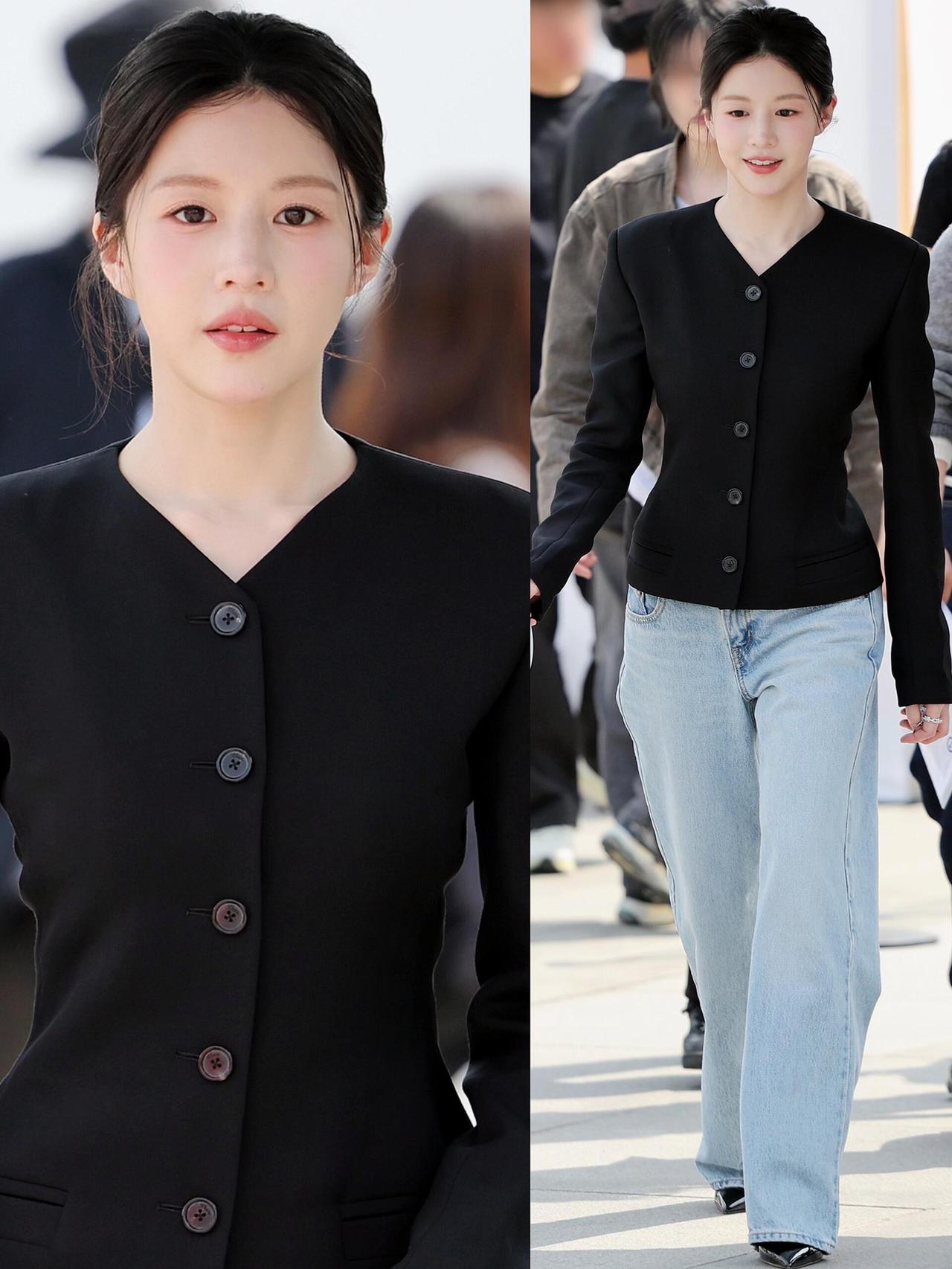 高允真街拍，这套简约又气质！
黑色西装太绝了，V领设计拉长颈线、优化头肩比，收腰