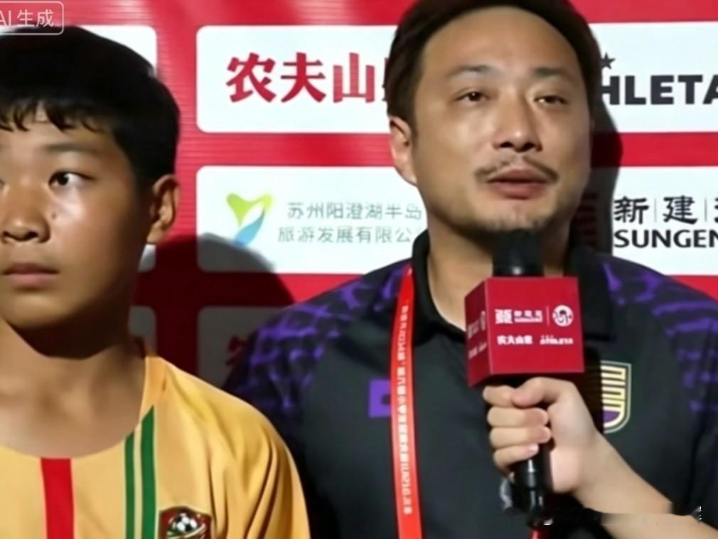 2034杯赛场，青训教练杨斌备受瞩目。
 
2026年第六届2034杯U12总决