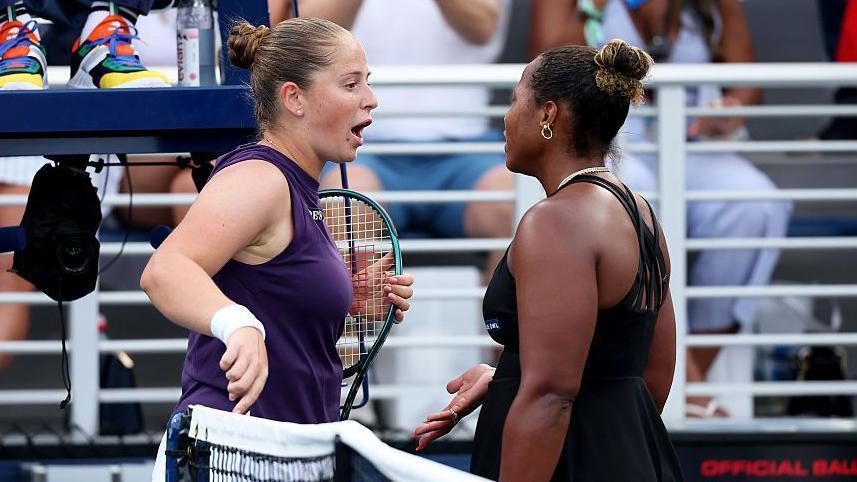 去年年度抓马事件的两位主角均在女双赛场被淘汰，无缘会师，大戏没得看了达尼丽娜/克