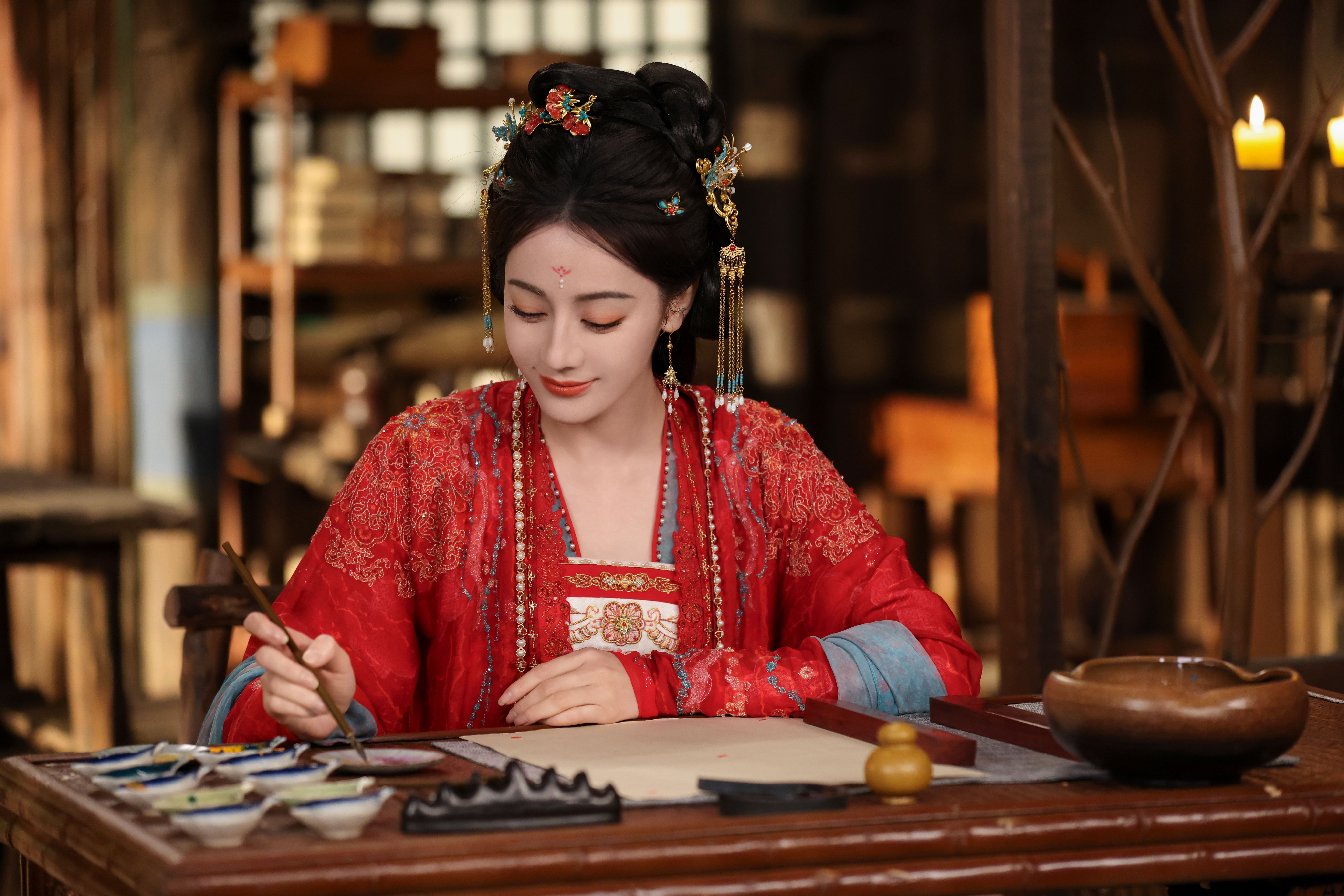 迪丽热巴🍃贺思慕的五感体验卡悠游入凡尘，栖身田园一隅🌿贺思慕初见人间斑斓，轻