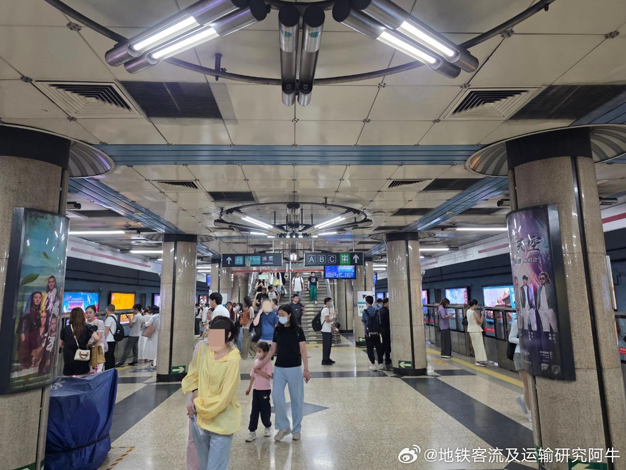 北京地铁 投稿：2026年5月30日，星期六，下午六点左右，北京气温35℃，迎来
