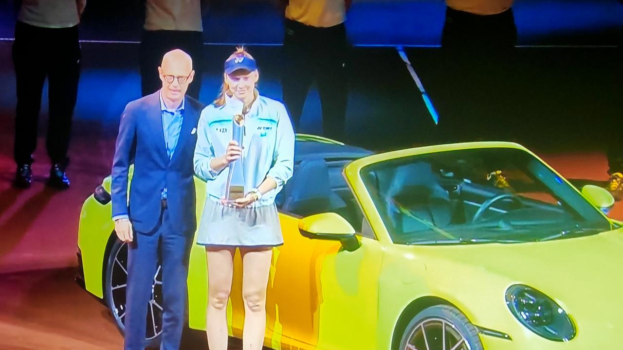 《豪车配美女》
       北京时间4月19日20：29，引人注目的WTA50