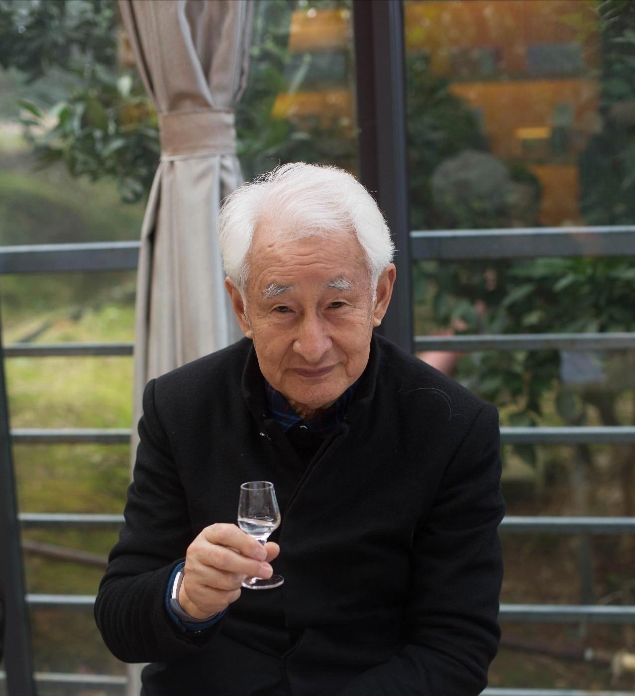 [太阳]世界上喝茅台最多的人叫季克良。他在茅台工作50年，喝掉2吨多茅台，凭借“