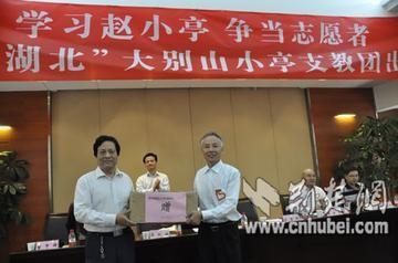 1987年，汪金权从华中师范大学中文系毕业，分配到有名的黄冈中学。有一天，汪金权