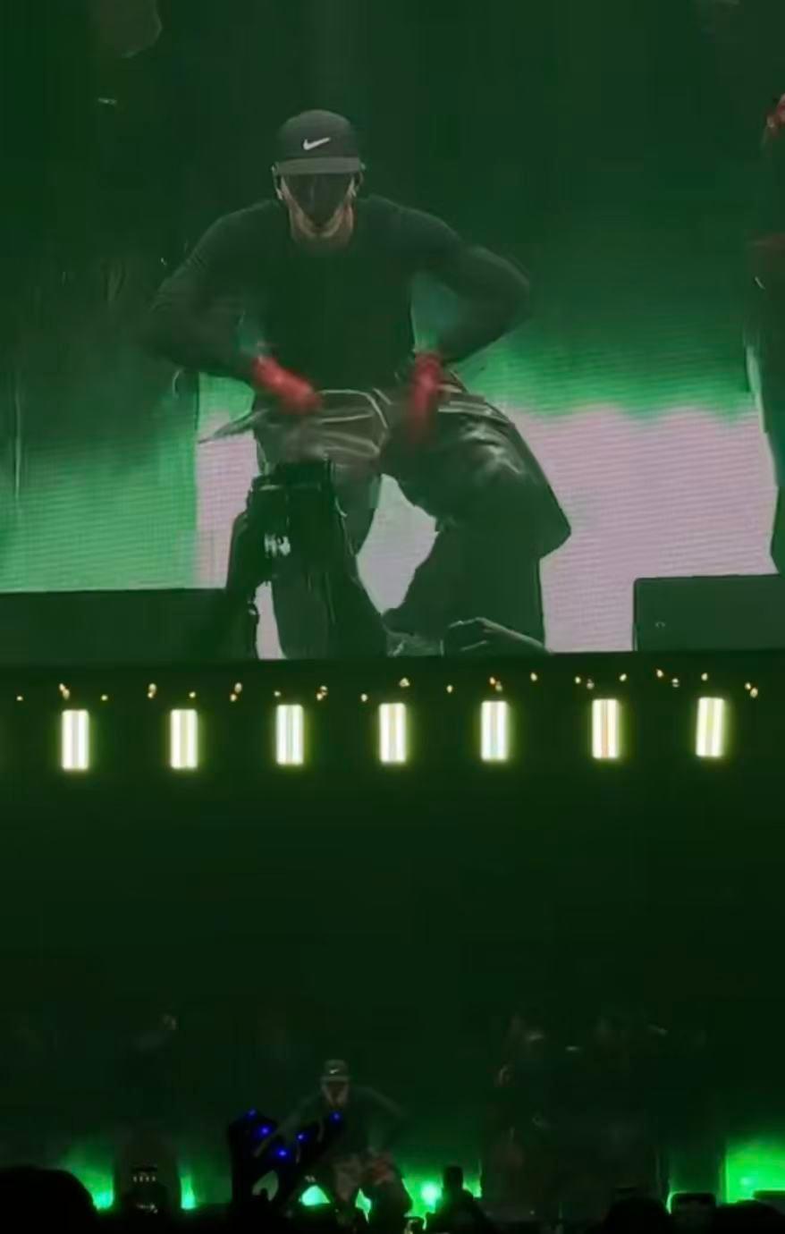 王嘉尔现场尖叫声 哇塞塞！王嘉尔在国外音乐节现场简直太厉害啦！现场那叫一个热闹，