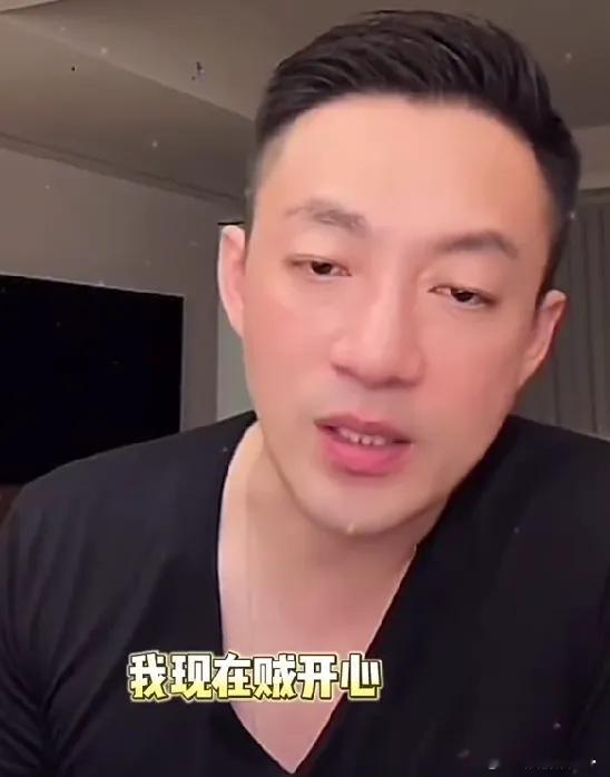 汪小菲在最新的直播中自曝，自己现在每天都非常的开心看来，如今的他摆脱了大s之后，