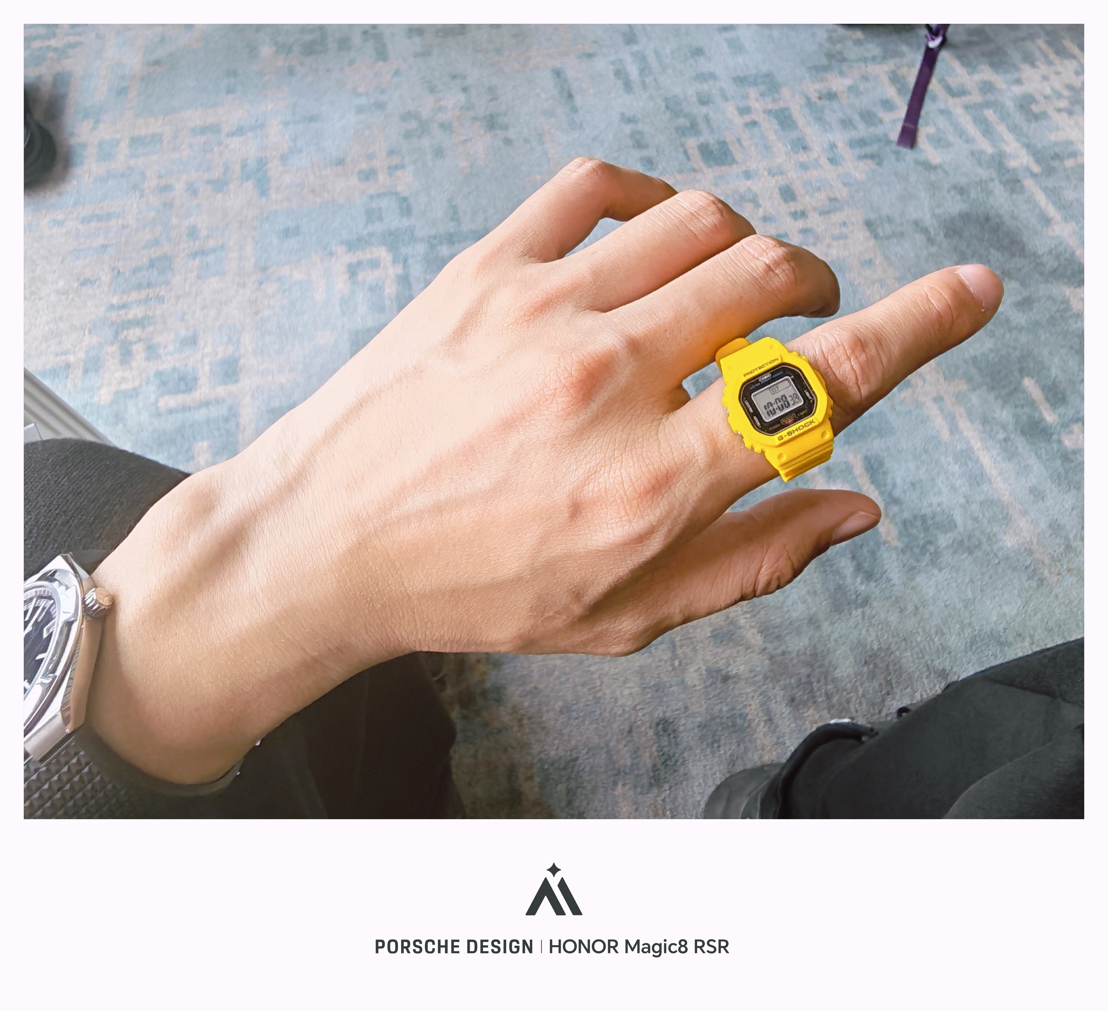 试戴了一下虾哥的卡西欧戒指手表，有点儿意思，把时间卡在指缝中，很酷啊！ 珠海·珠