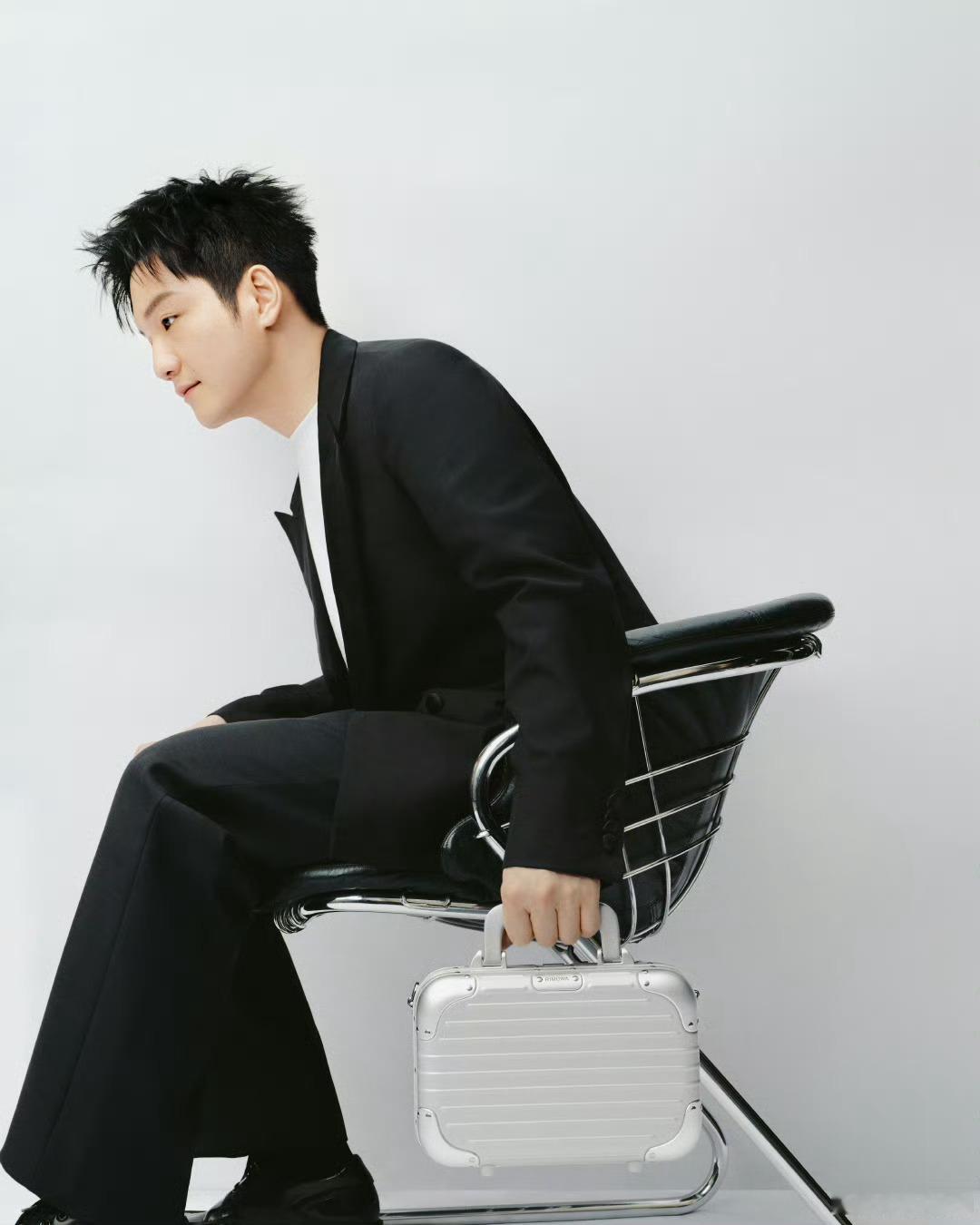 #樊振东黑西装#咚咚大王西装杀，气宇轩昂，风度翩翩 ​​​