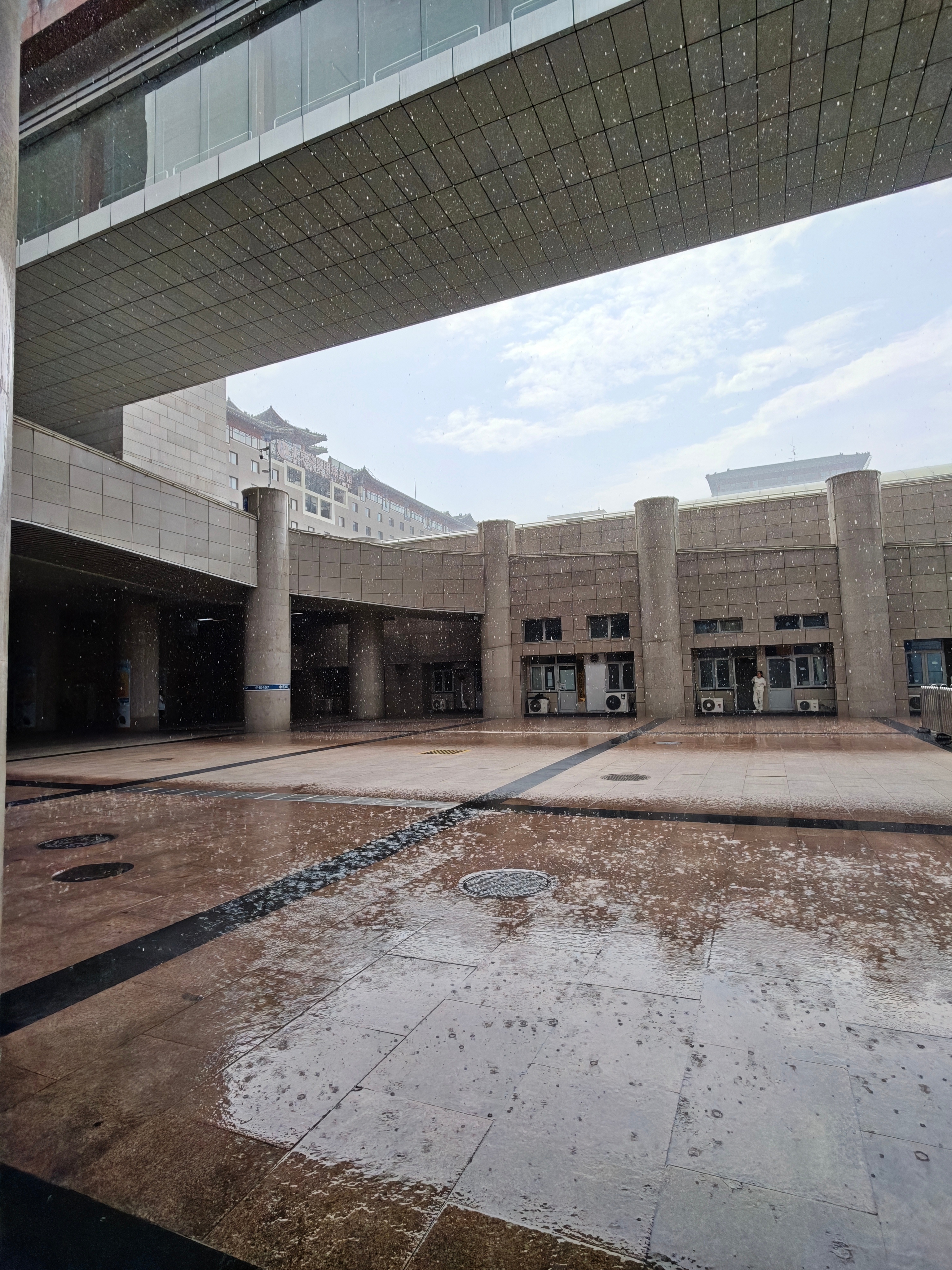 刚到北京就见到了太阳雨 北京·北京西站