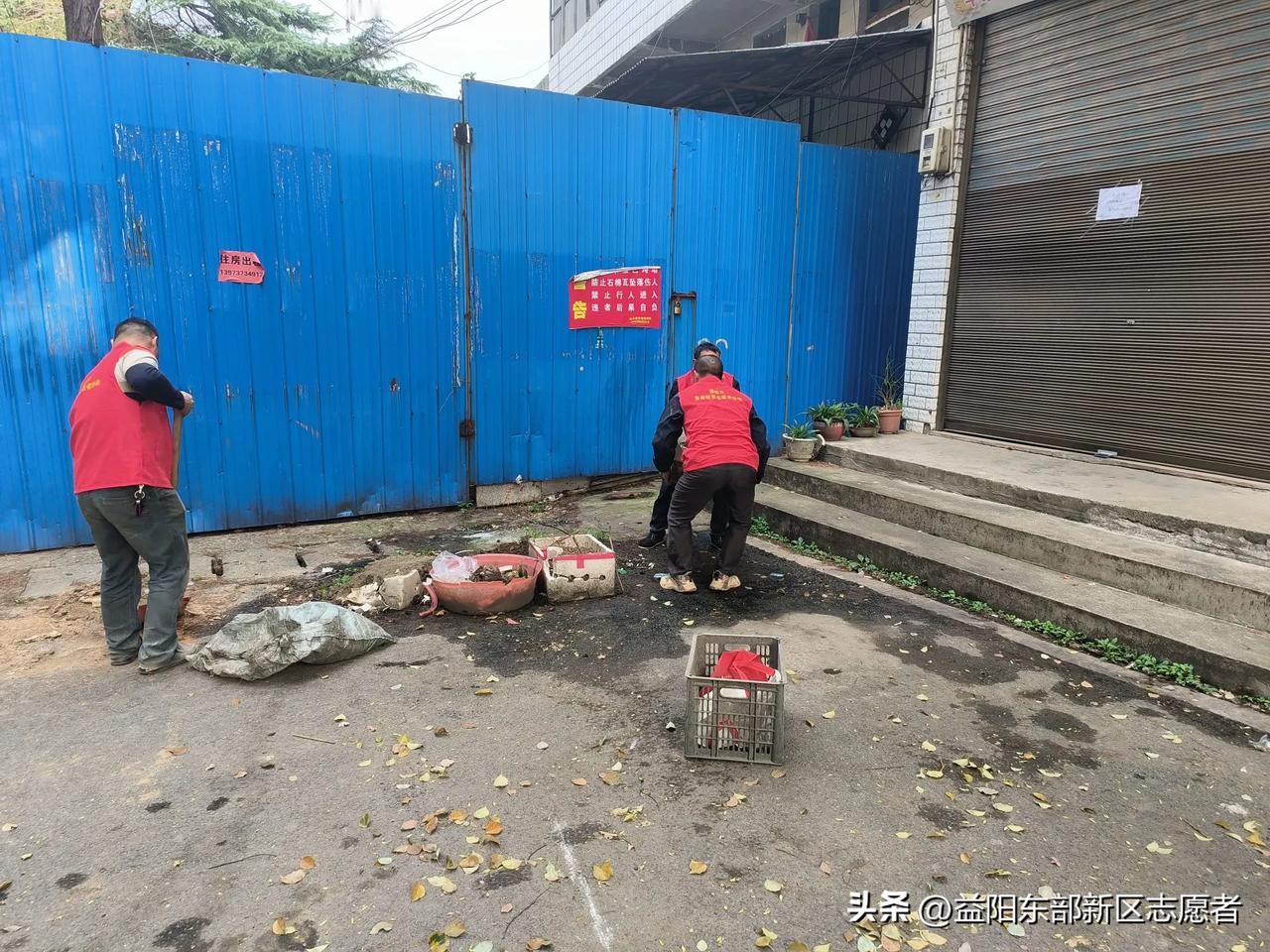 净家园，焕新颜——社区垃圾大“扫除”
 

        在沧水铺镇老农贸市场