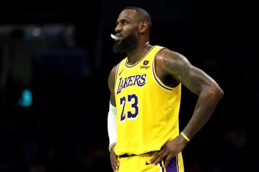 2月7日的今天，NBA传来3个坏消息，2个好消息：
1.恩比德接受了左膝盖半月板