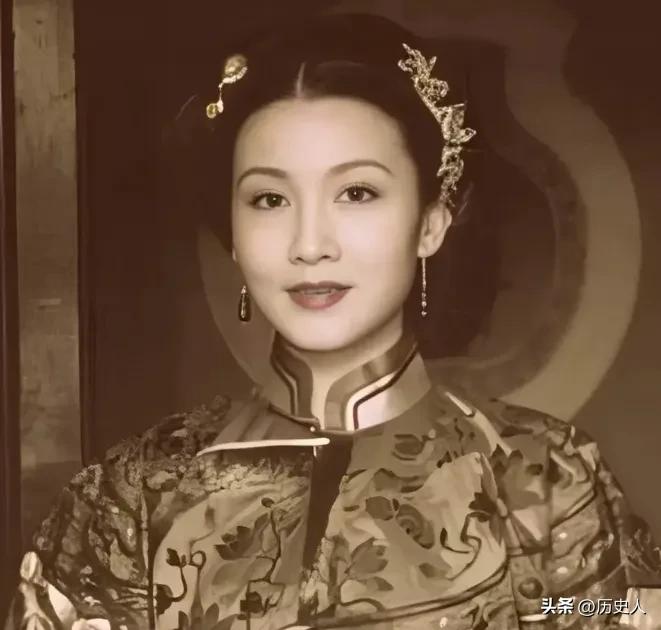 袁世凯最深情的偏爱，给了风尘出身的她
 
1915年袁世凯登基前一晚，让出身青楼