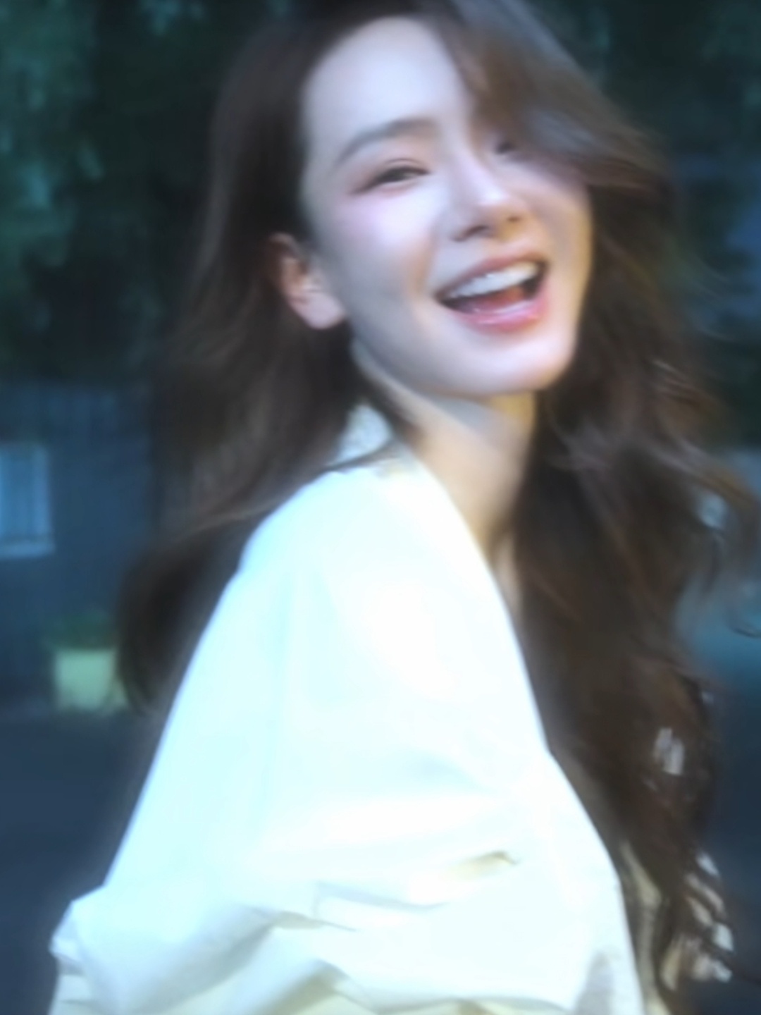 戚薇真的把自己做成AI了太有里程碑意义了！这是首部有明星亲身参演并参与制作的AI