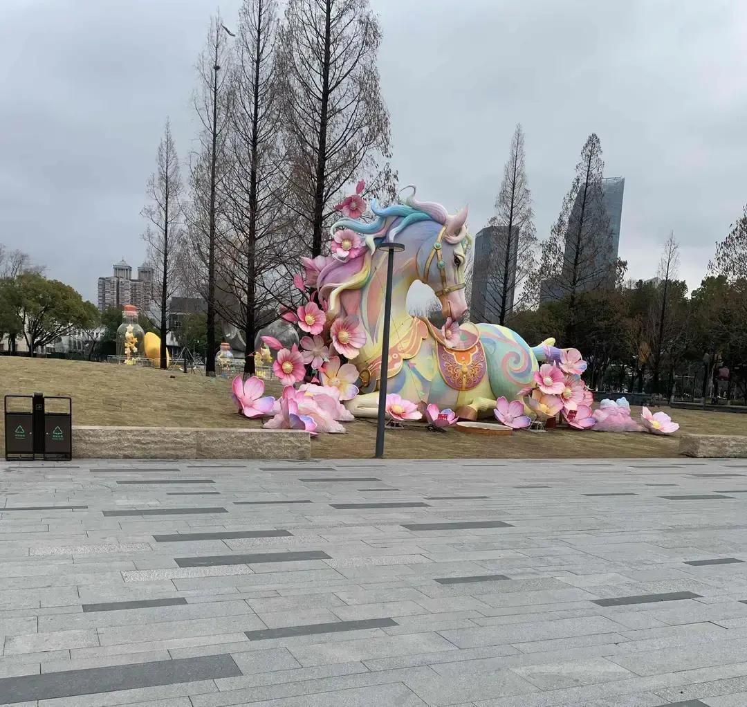 那是留给儿子结婚的钱。

卖掉店面换来的七十五万，一半存了定期。另一半进了股市，